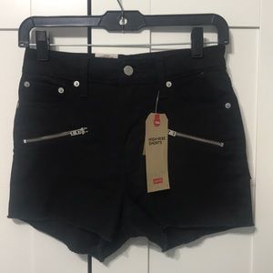 NWT Levi’s black high rise moto shorts size 26/2